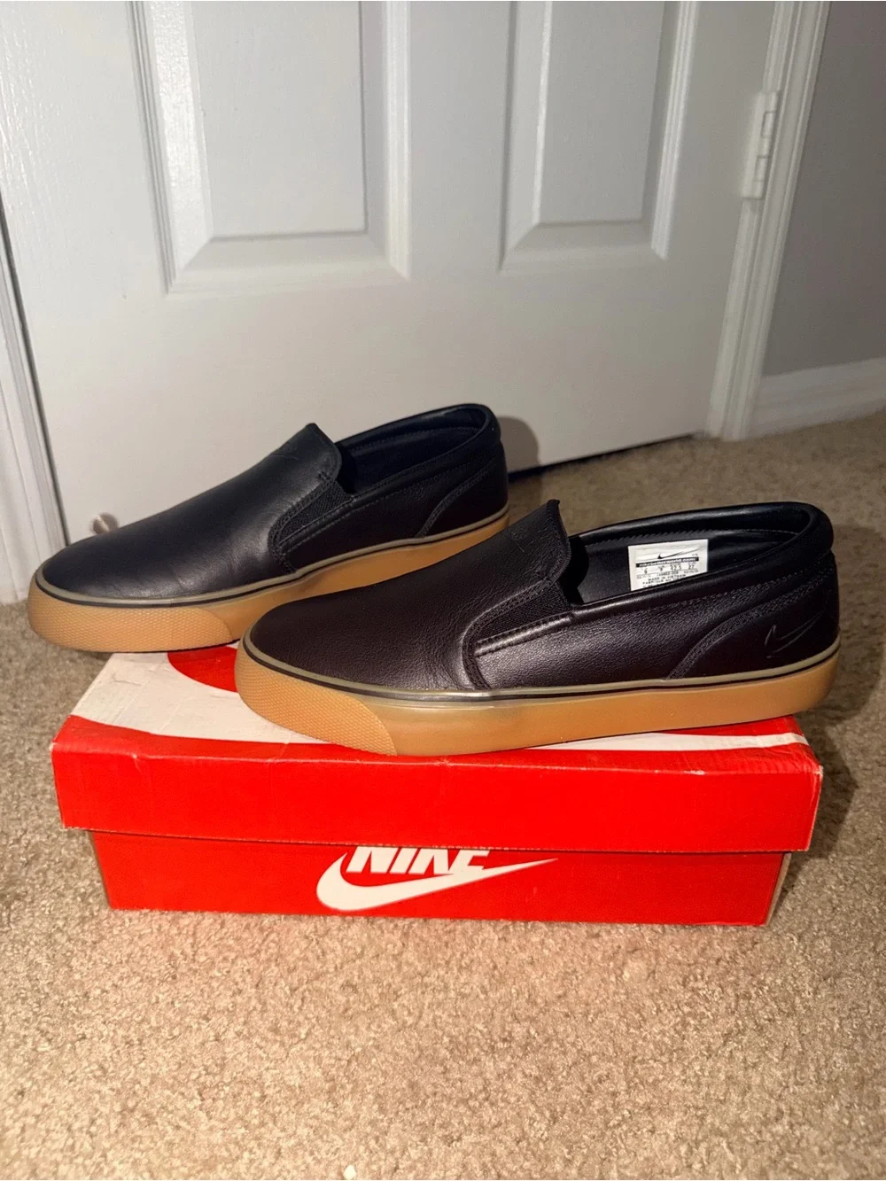 Nike Toki Slip Leather Premium Men’s Size 9 Black Gum Slip-On